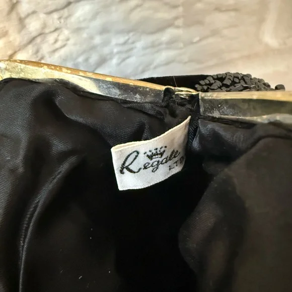 La Regale Vintage Black and Gold Beaded Clutch - Picture 5 of 6